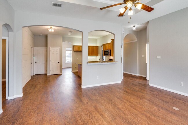 Building Photo - Amazing 3 Bed, 2 Bath Rental Available in ...
