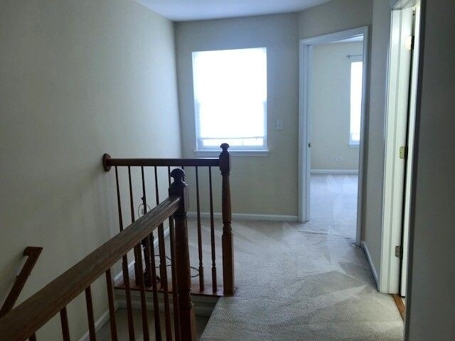 Building Photo - 2440 Oneida Ln