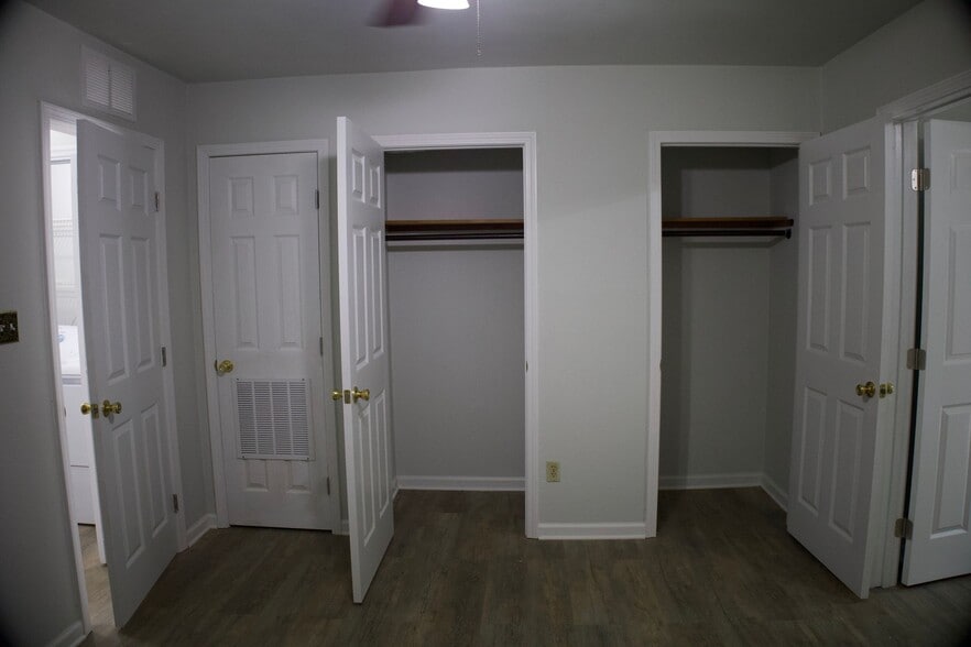 Bedroom 1 AC unit and closet - 171 Parkbrook Cir