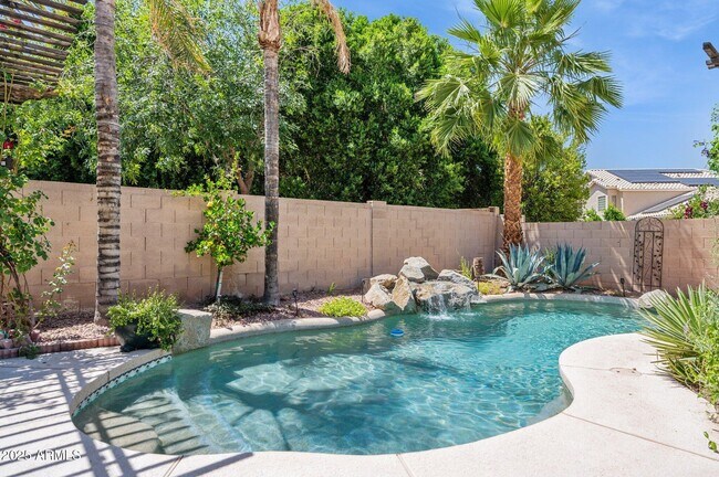 Building Photo - 758 S Lagoon Dr