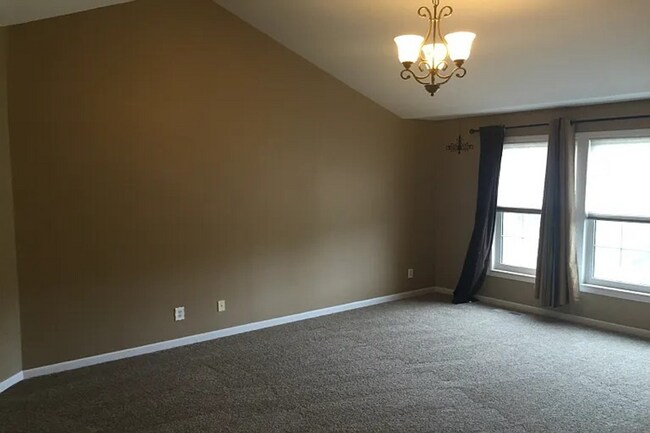 Building Photo - 4BR/3.5BA | Newly Renovated Single Family Home | Large Home is Desirable Pine Run!  Best of Mason