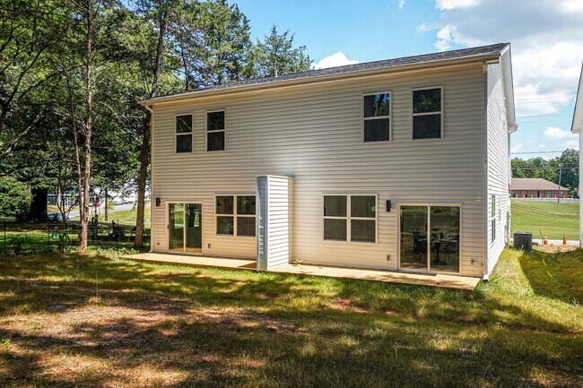 Building Photo - Brand New Duet Style Townhome in Charlotte!