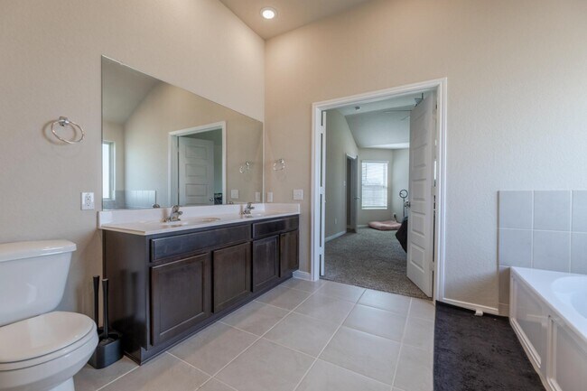 Building Photo - 3035 Selhurst St