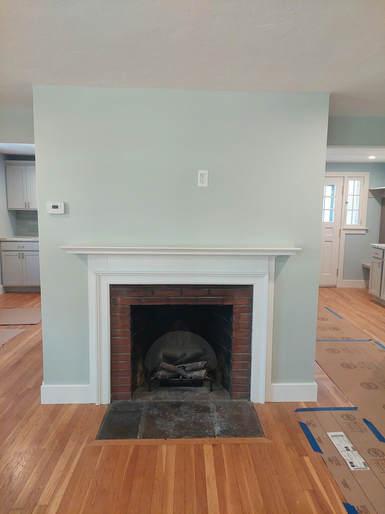 Fireplace for ambiance - 1 Dunklee St