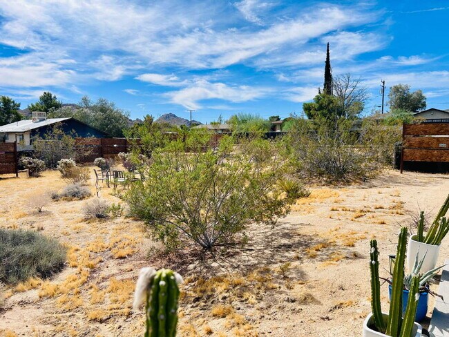 Building Photo - Charming 3 Bedroom House with Pool in Friendly Hills, Joshua Tree