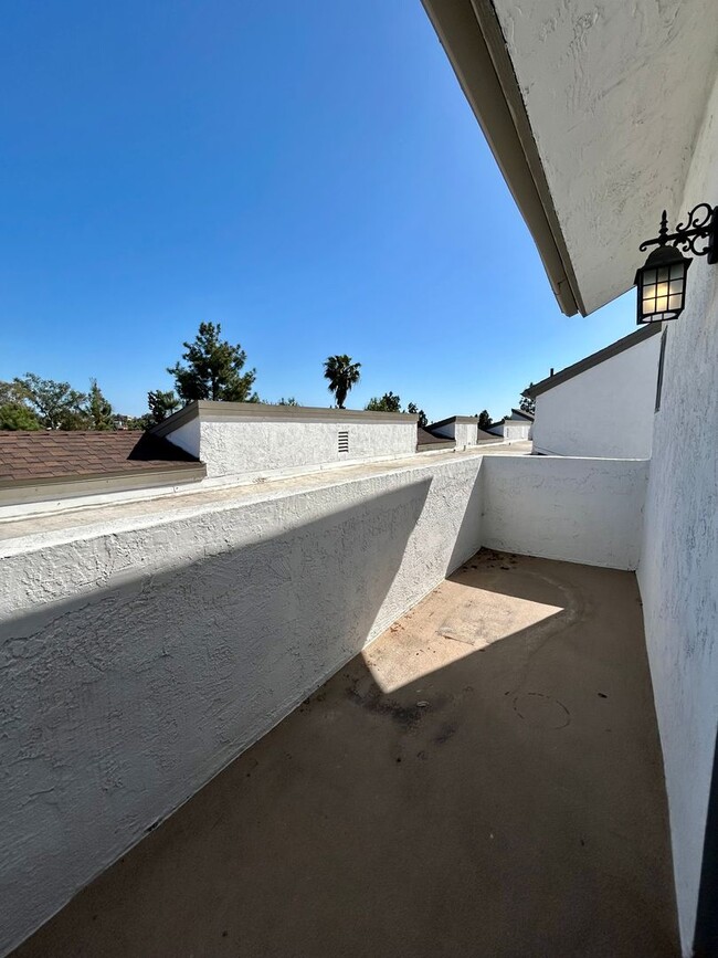 Building Photo - 1 Bed, 1 Bath Loft Condo in La Mesa!