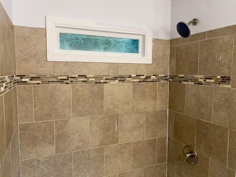 Building Photo - 1970 Wells Dr SW