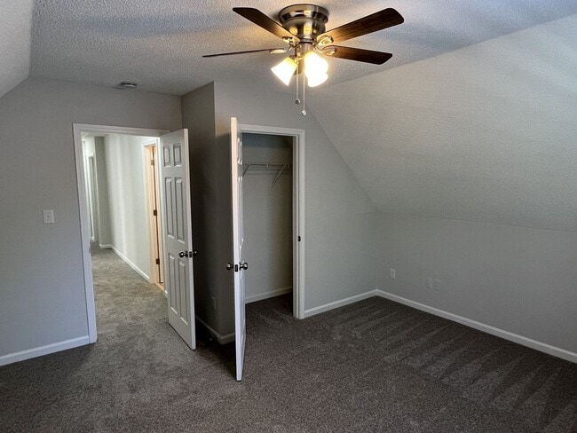 Building Photo - Updated 4 Bed Home in North Charlotte