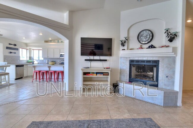 Building Photo - 304 Acoma Blvd S