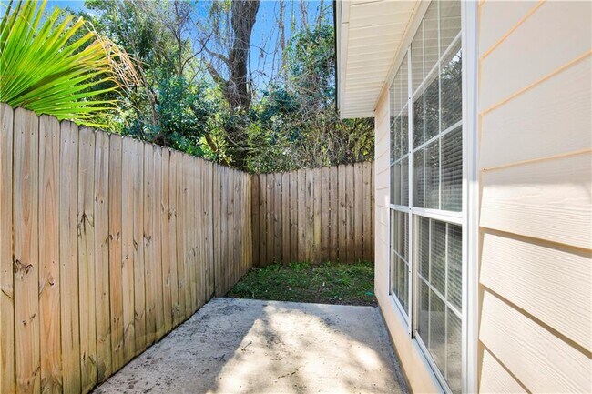 Building Photo - 5631 Bentley Ln