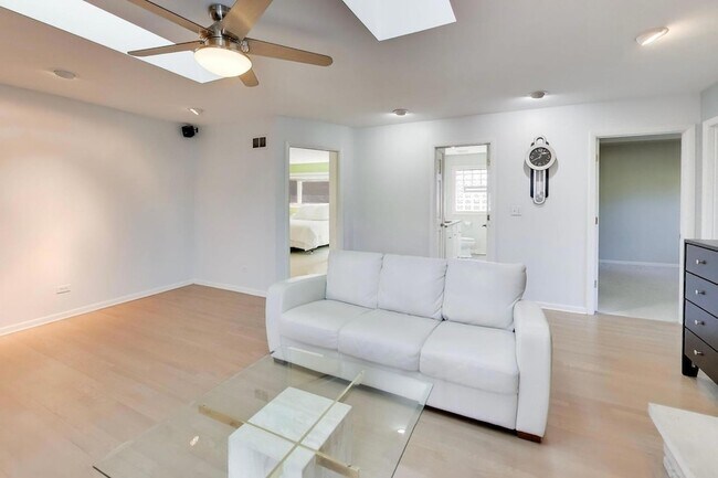 Building Photo - 2616 N Dryden Pl