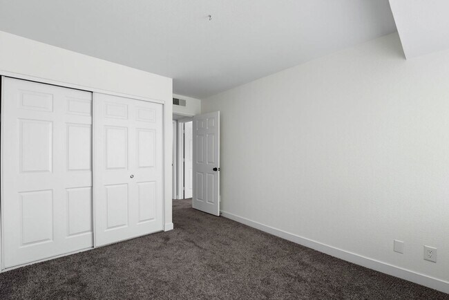 Building Photo - Stylish Dobson Glen Townhome | Updated Kitchen, Loft & Pool Access
