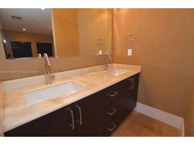 Building Photo - 14001 Cypress Ct