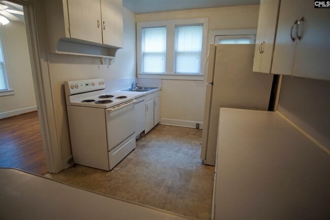 Building Photo - 1601 Hollywood Dr