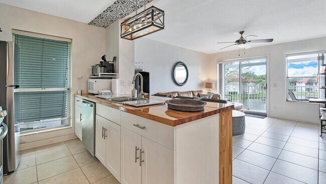Building Photo - 261 Cypress Point Dr