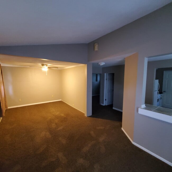Building Photo - 4136 W Ridge Rd