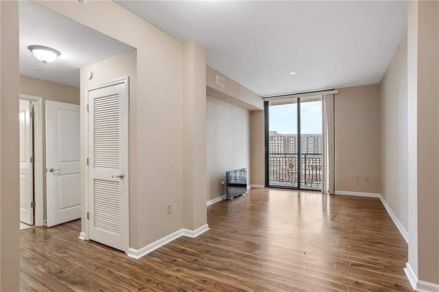 Building Photo - 3040 Peachtree Rd