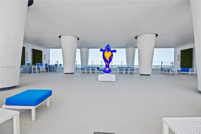 Building Photo - 1800 N Bayshore Dr