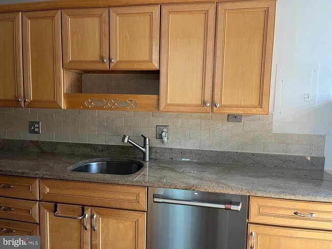 Building Photo - 1800 Old Meadow Rd