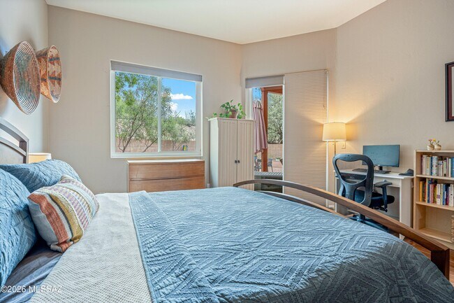 Building Photo - 6486 N Sun Bluff Dr