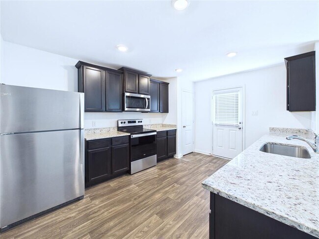 Building Photo - 525 Riverdale Dr