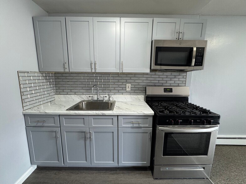 Primary Photo - 1720 41st St