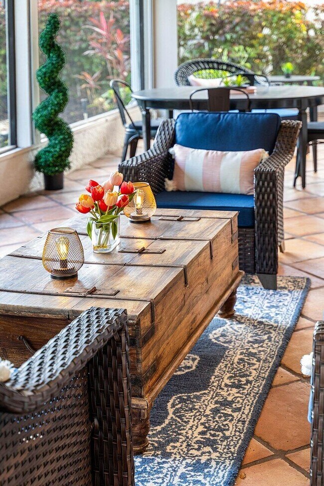 Building Photo - 18 Bristol Ln