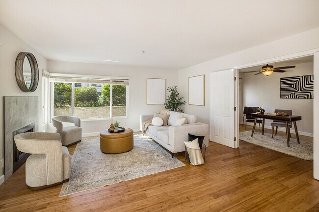 Building Photo - 5605 Friars Rd