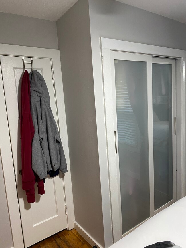 Building Photo - 1324 Central St