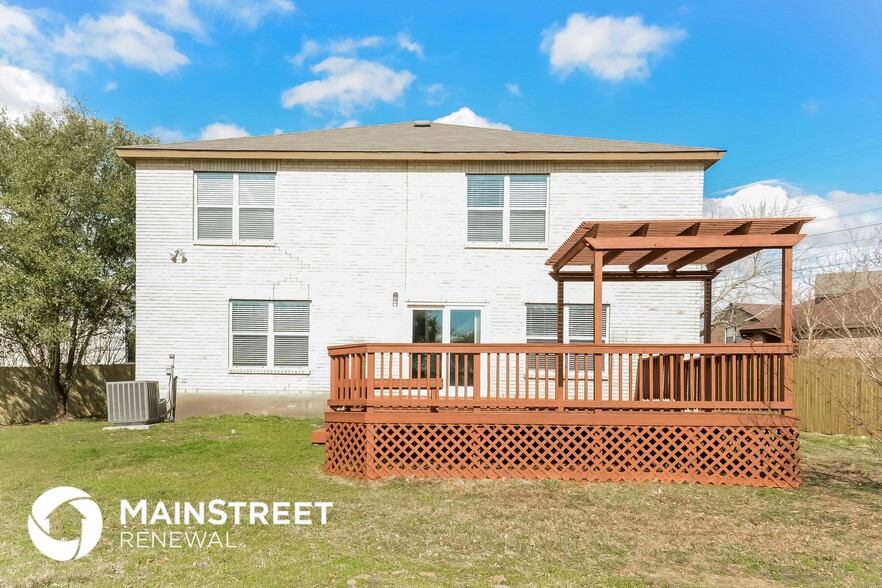 Building Photo - 8014 Bronzerock Dr