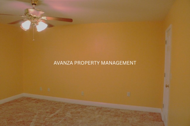 Building Photo - 1 Yr Lease