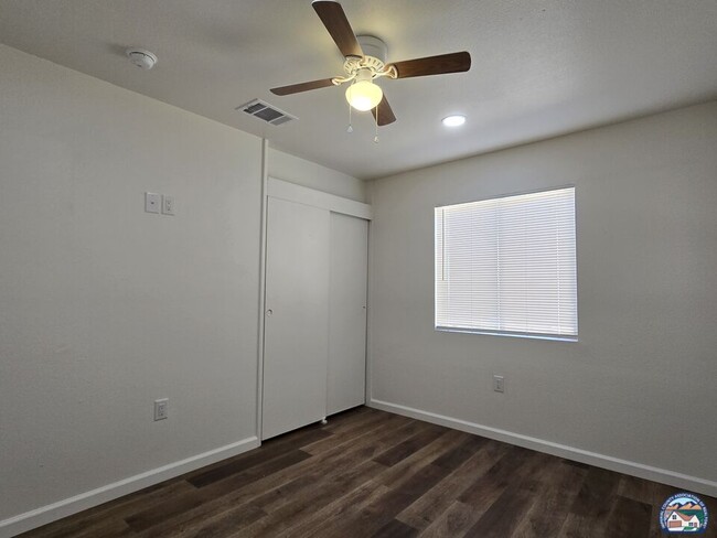 Building Photo - 118 Dahlia Ln