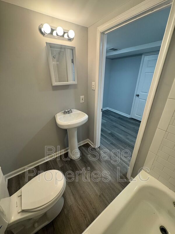 Building Photo - 398 Westmont Dr