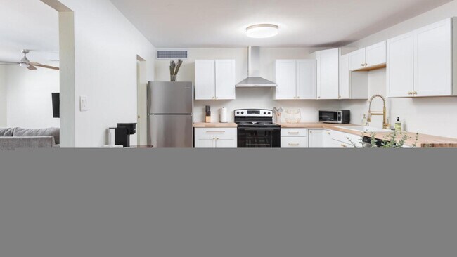 Building Photo - 2237 E Hillery Dr