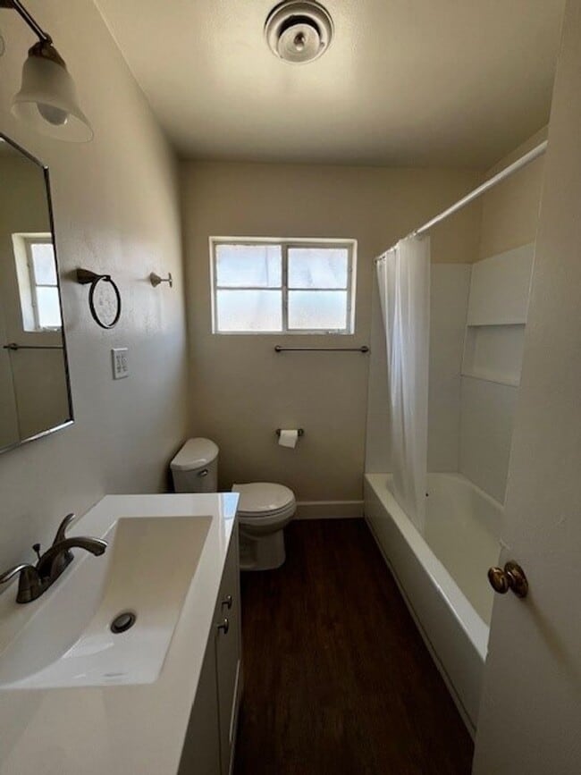 Building Photo - 4414 Fishering Dr