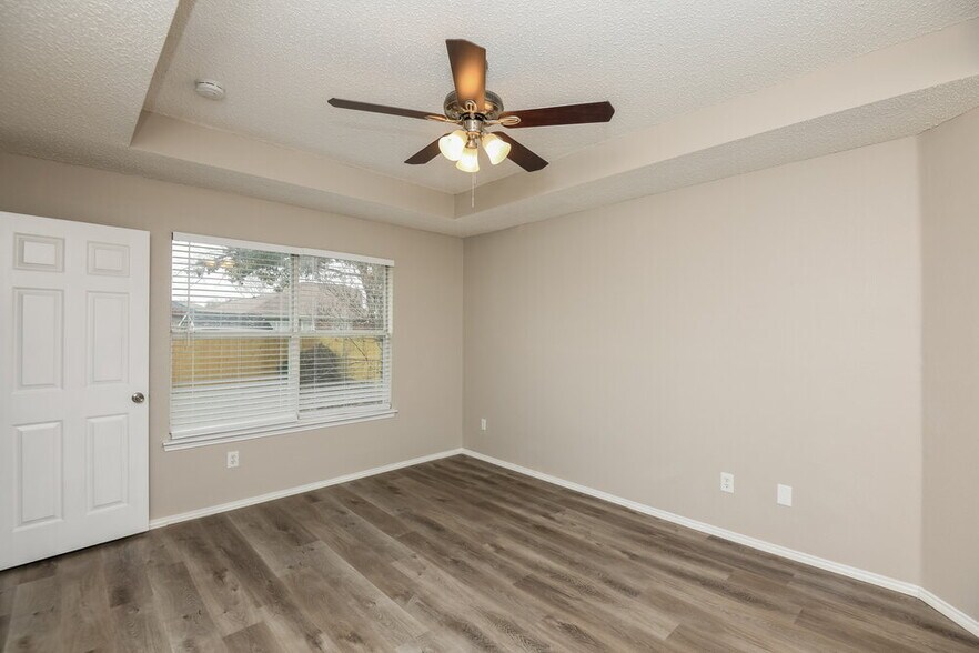 Building Photo - 5133 Eastcreek Dr