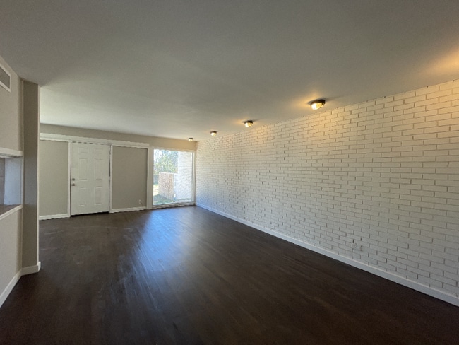Building Photo - 3709 Wesley Dr