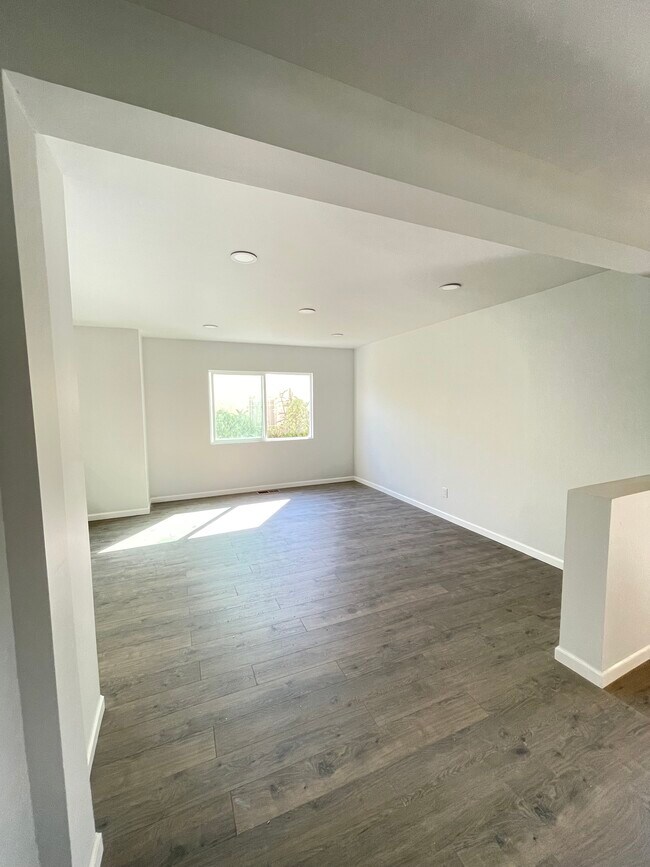 Building Photo - 1286 S Redondo Blvd