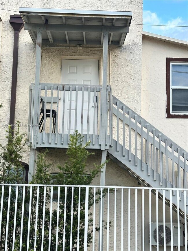 Building Photo - 2160 SW 17th St