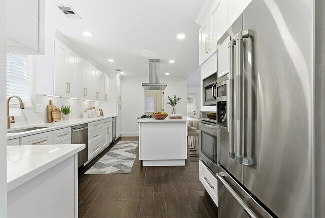 Building Photo - 2410 Del Norte St