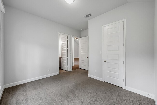 Building Photo - 8431 Willow Whisper Ln