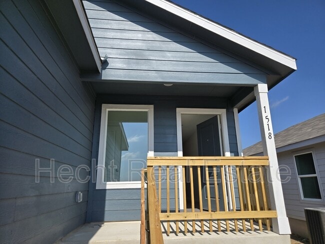 Building Photo - 1518 Tiptop Mdw