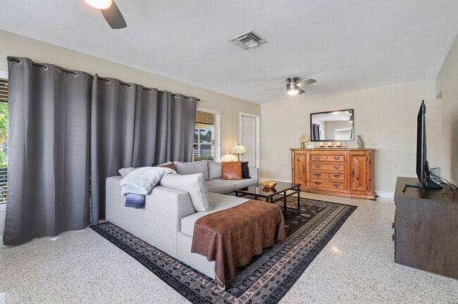 Building Photo - 2757 NE 29th Ave