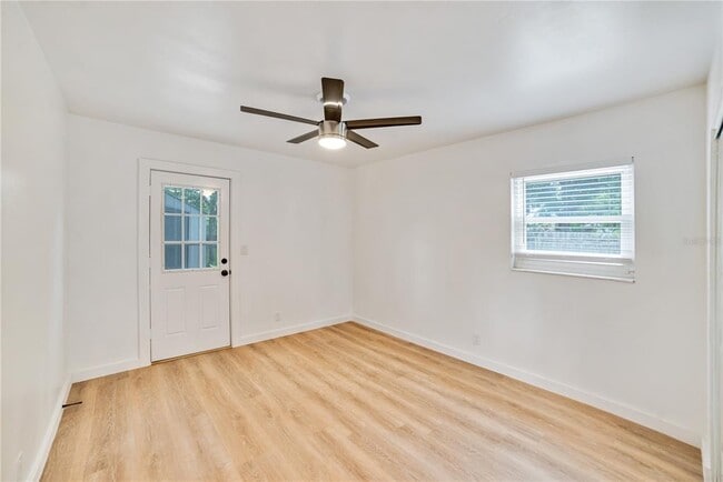 Building Photo - 4413 W Rogers Ave