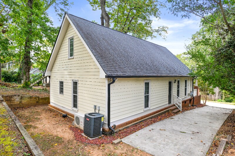 Building Photo - 1058 Jefferson Ave