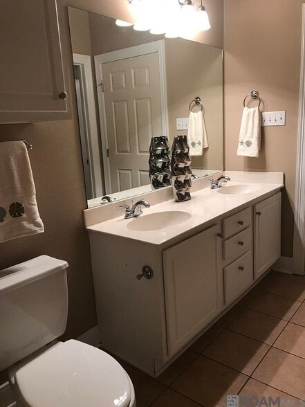 Building Photo - 10600 Lakes Blvd