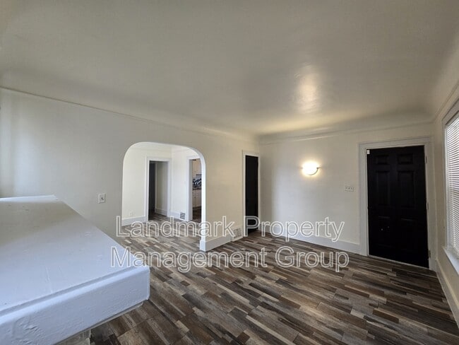 Building Photo - 14400 Rutherford St