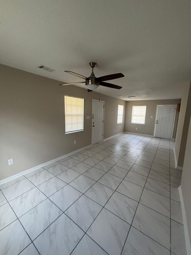 Building Photo - 212 Orchard Way