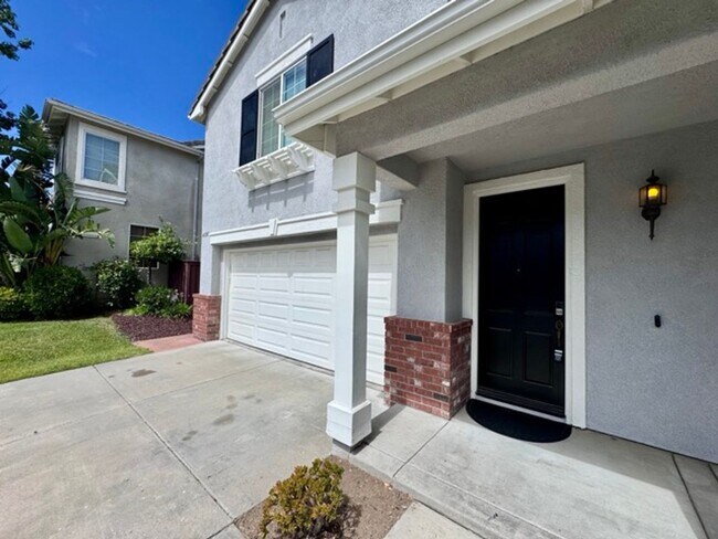 Building Photo - Beautiful 3 Bedroom two story South Temecu...