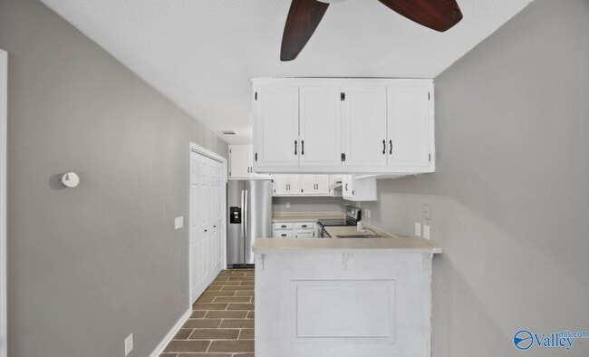 Building Photo - 2080 Woodlawn Dr SW